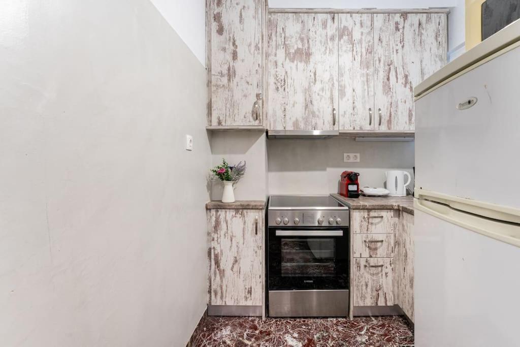 Downtown Cute Apt In The Heart Of Plaka Атина Екстериор снимка
