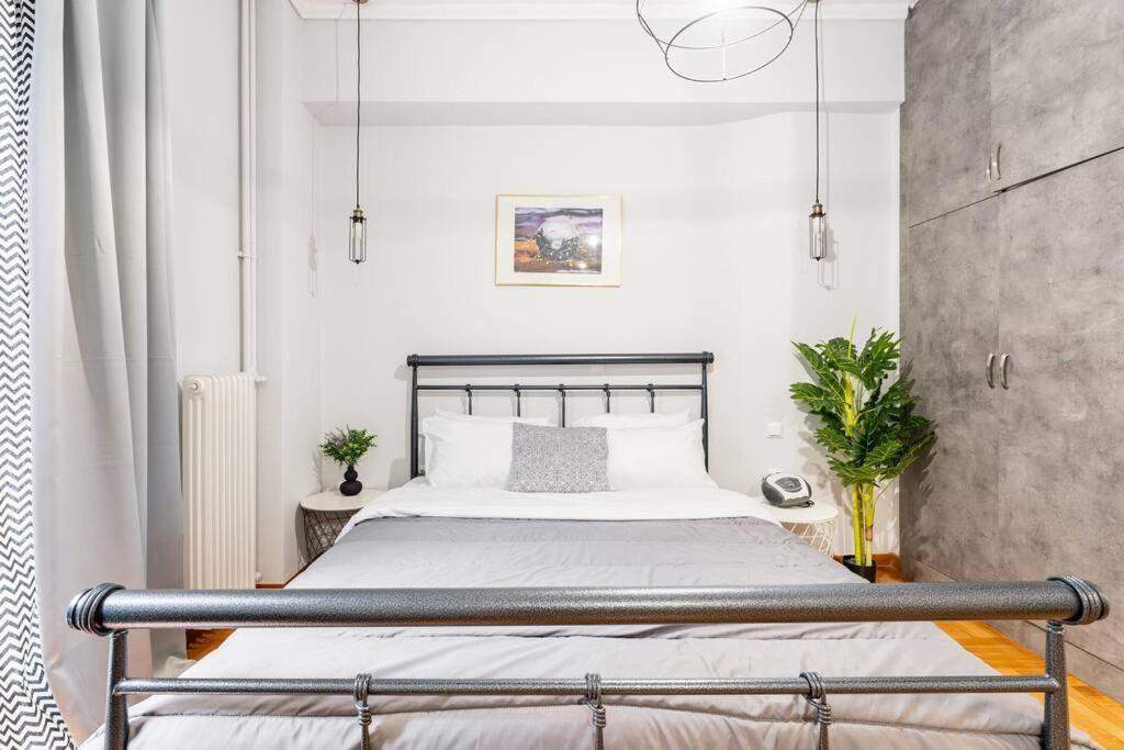 Downtown Cute Apt In The Heart Of Plaka Атина Екстериор снимка